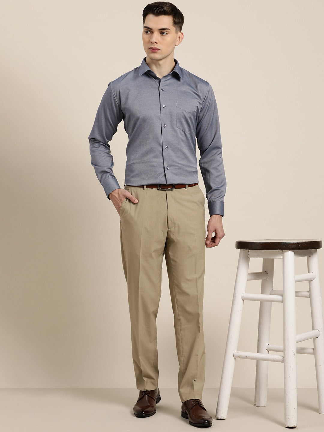 Men Navy & Grey Solid Pure Cotton Slim Fit Formal Shirt