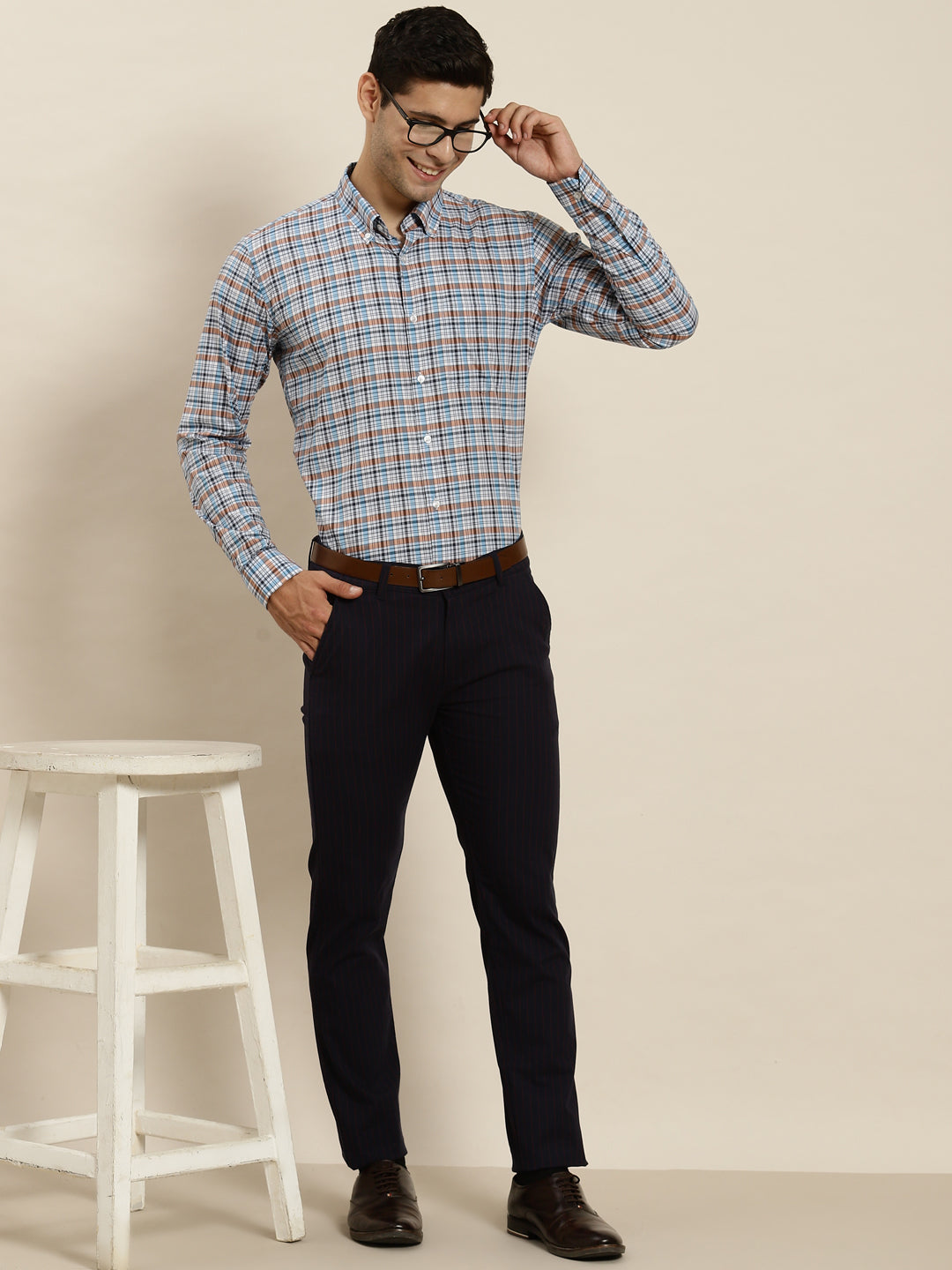 Men White & Blue Checked Pure Cotton Slim Fit Formal Shirt