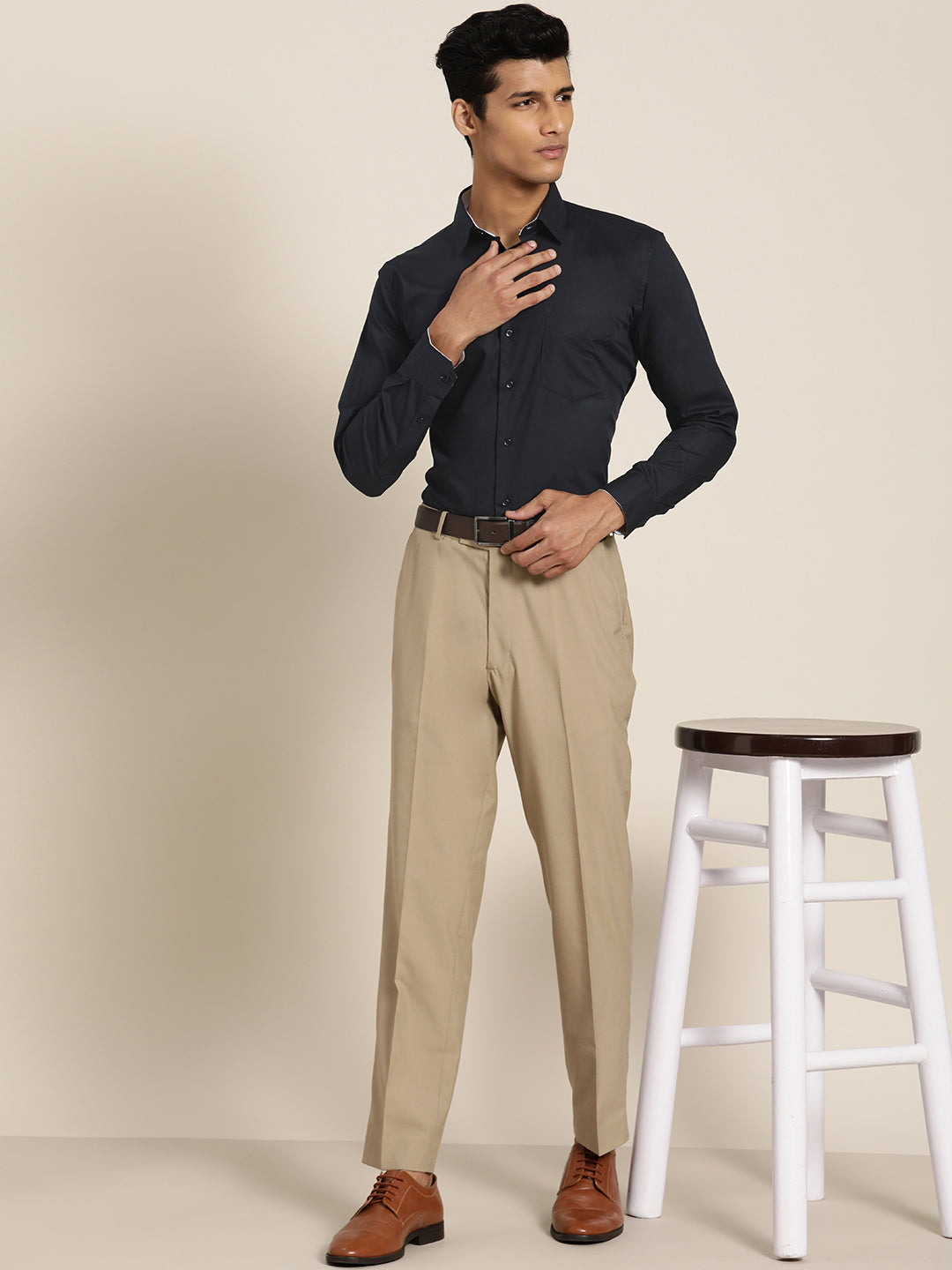 Men Navy Solids Pure Cotton Slim Fit Formal Shirt