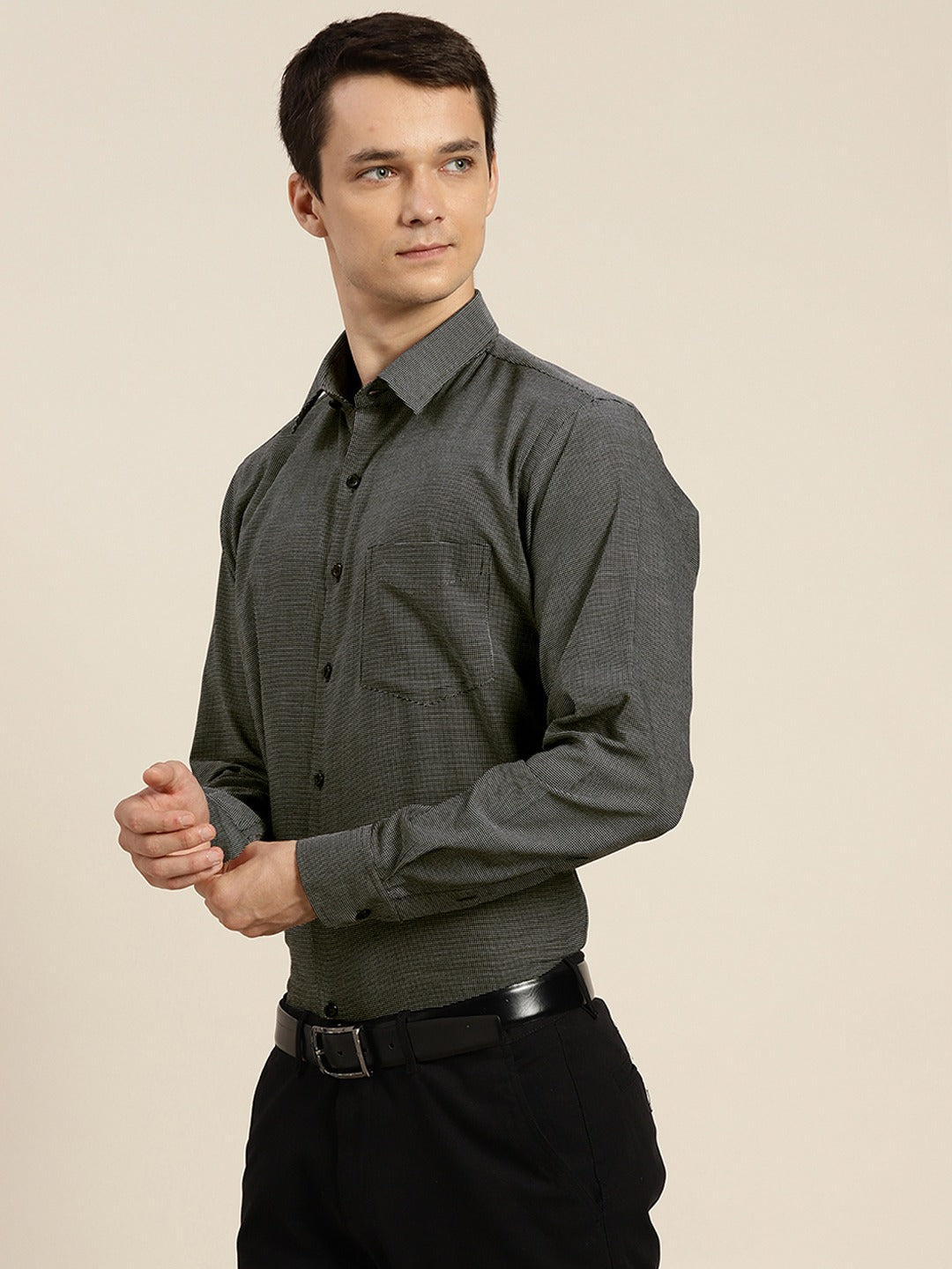 Men Black Solid Pure Cotton Slim Fit Formal Shirt
