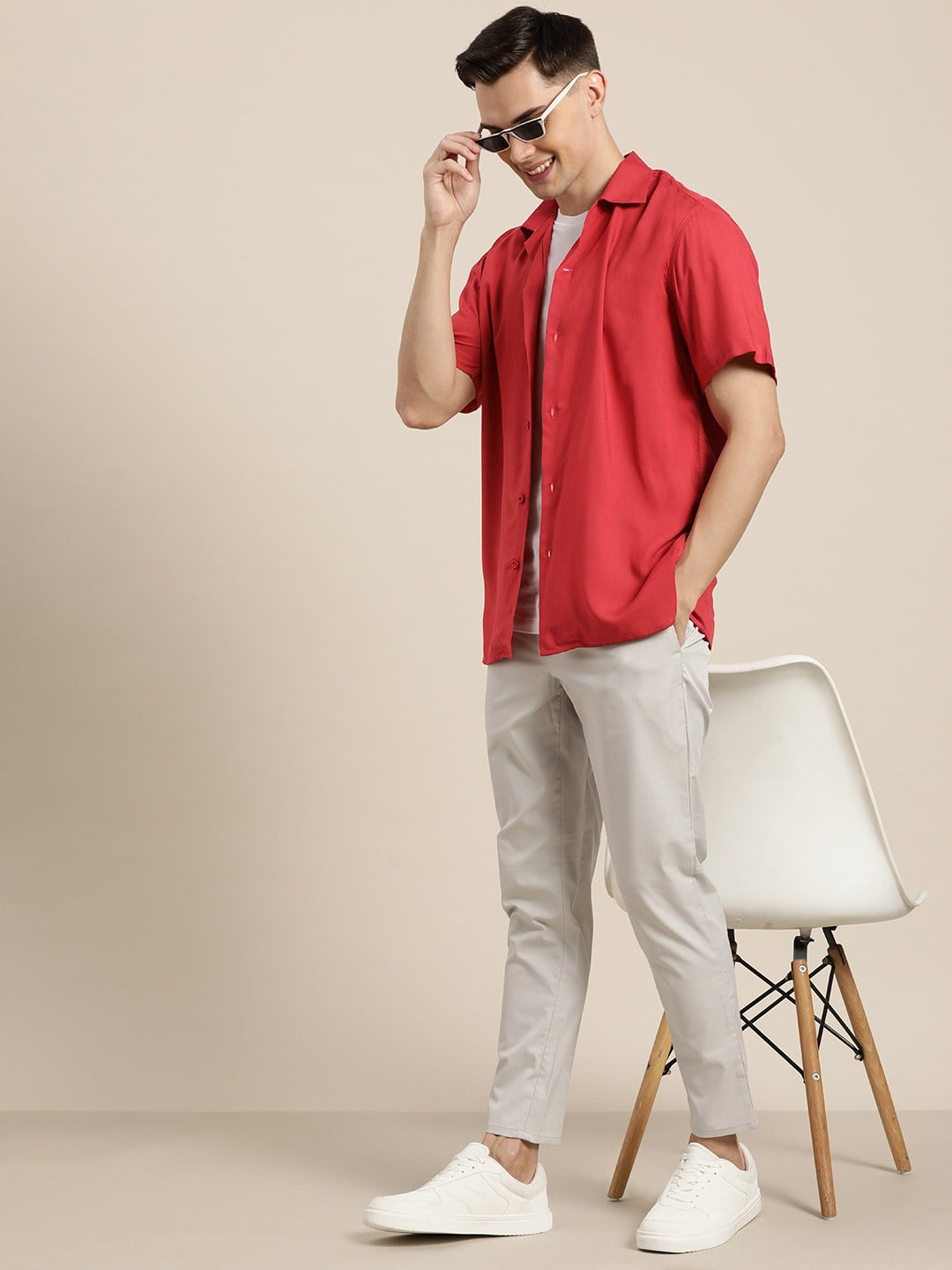 Men Red Solid Viscose Rayon Relaxed Fit Casual Resort Shirt