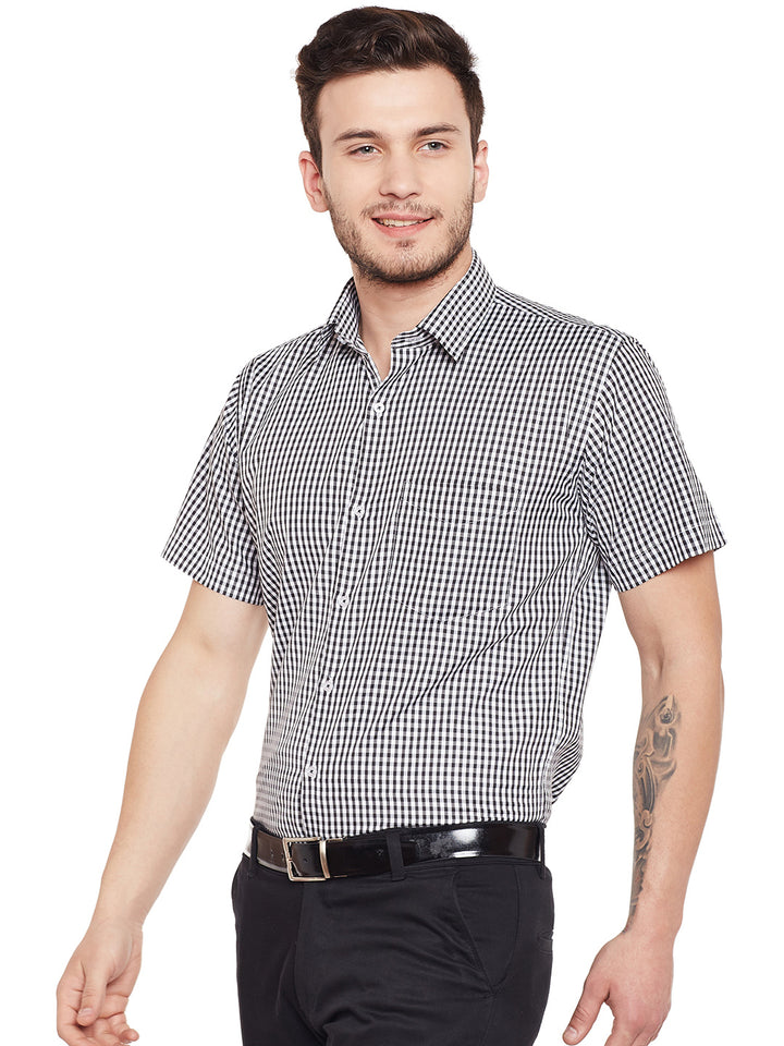 Men Black and White Gingham Checked Slim Fit Short Sleeve Formal Shirt