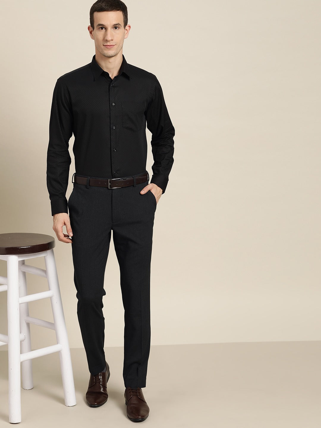 Men Black Solids Pure Cotton Slim Fit Formal Shirt