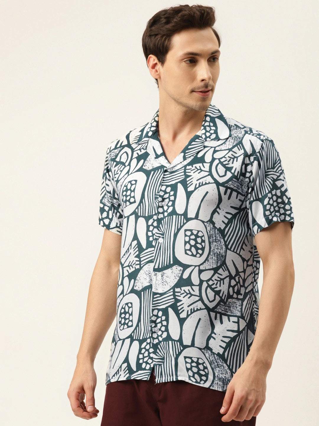 Men Green & White Printed Viscose Rayon Relaxed Fit Casual Resort Shirt