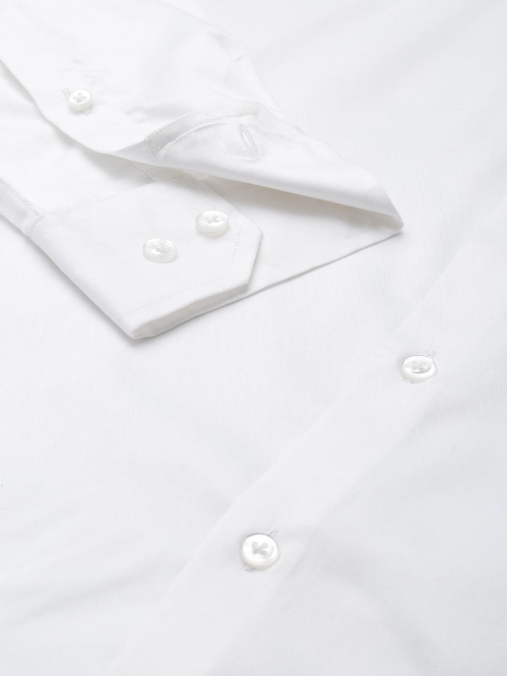 Men White Solid Button Down Collar Welted Pocket Pure Cotton Slim Fit Formal Shirt