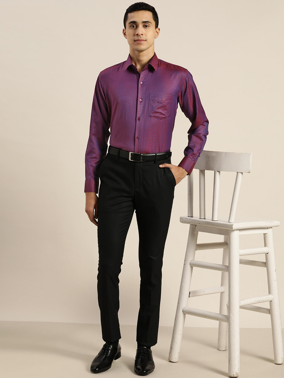Men Maroon & Navy Solid Self Design Dobbys Pure Cotton Slim Fit Formal Shirt