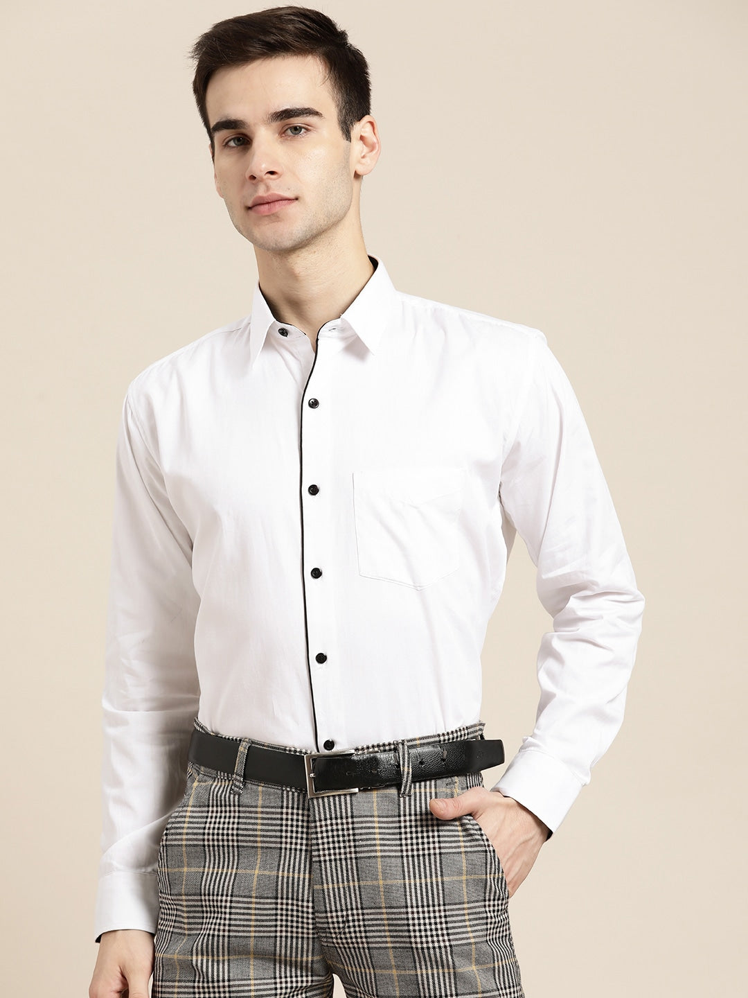 Men White Solids Pure Cotton Slim Fit Formal Shirt