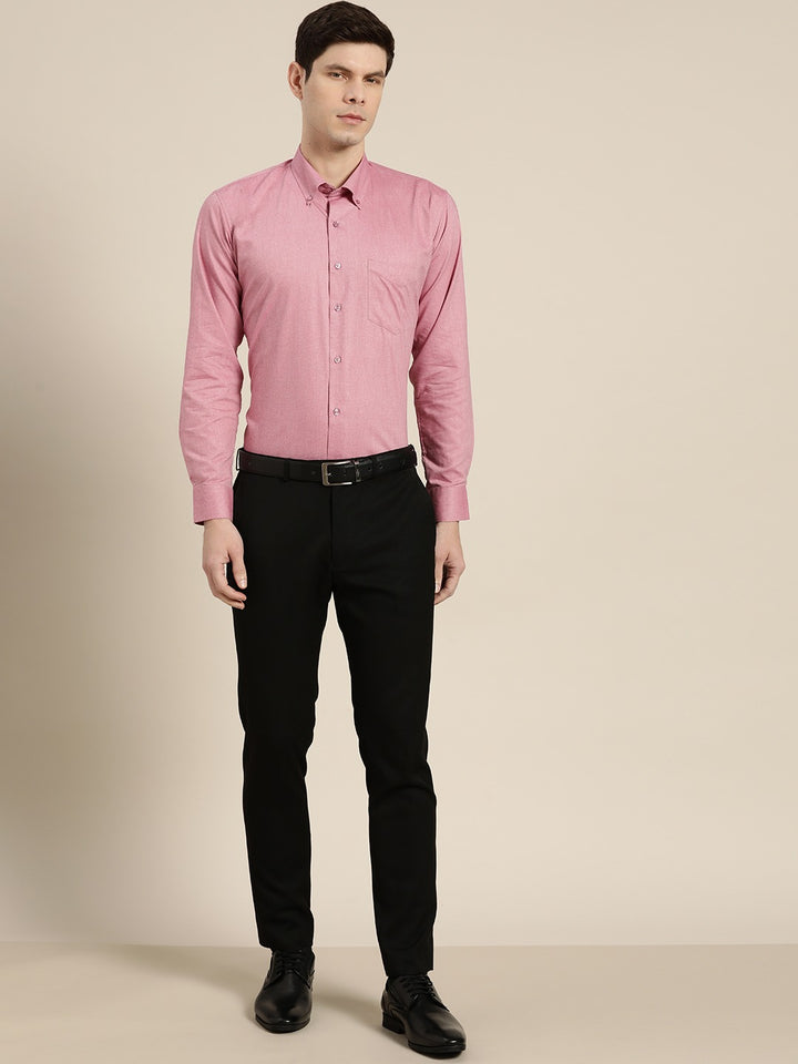 Men Pink Solid Chambray Button Down Collar Slim Fit Formal Shirt