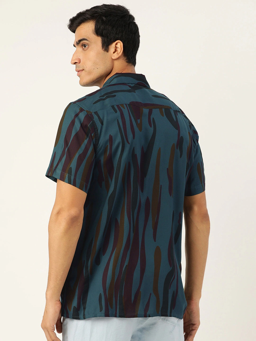 Men Tblue & Black Prints Viscose Rayon Relaxed Fit Casual Resort Shirt