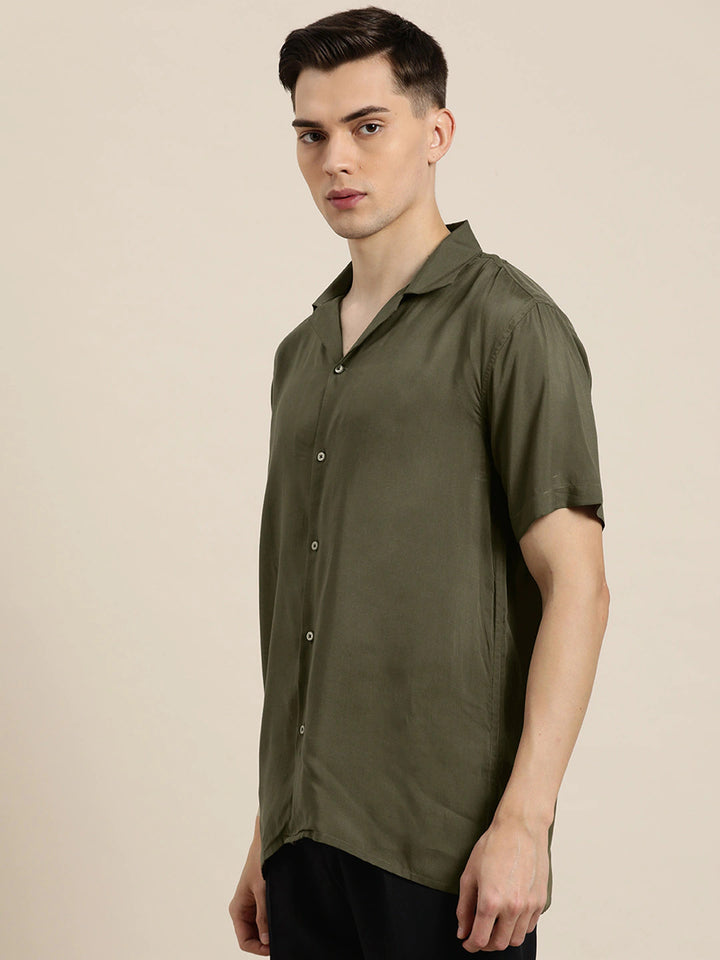 Men Olive Solid Viscose Rayon Relaxed Fit Casual Resort Shirt