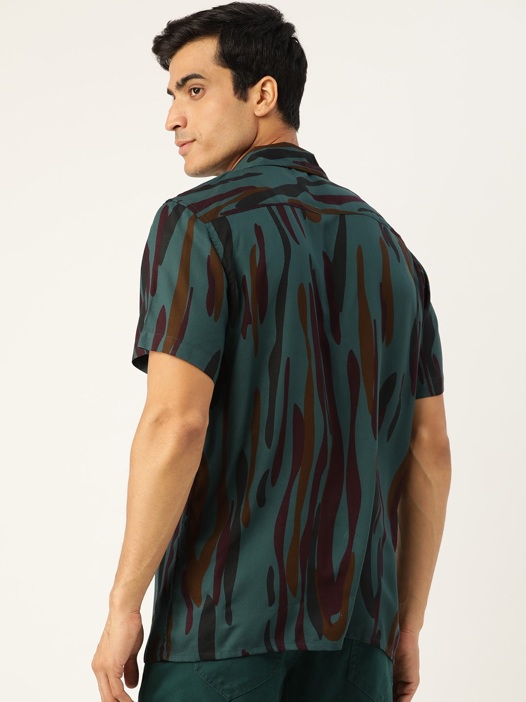 Men BGreen & Black Printed Viscose Rayon Relaxed Fit Casual Resort Shirt