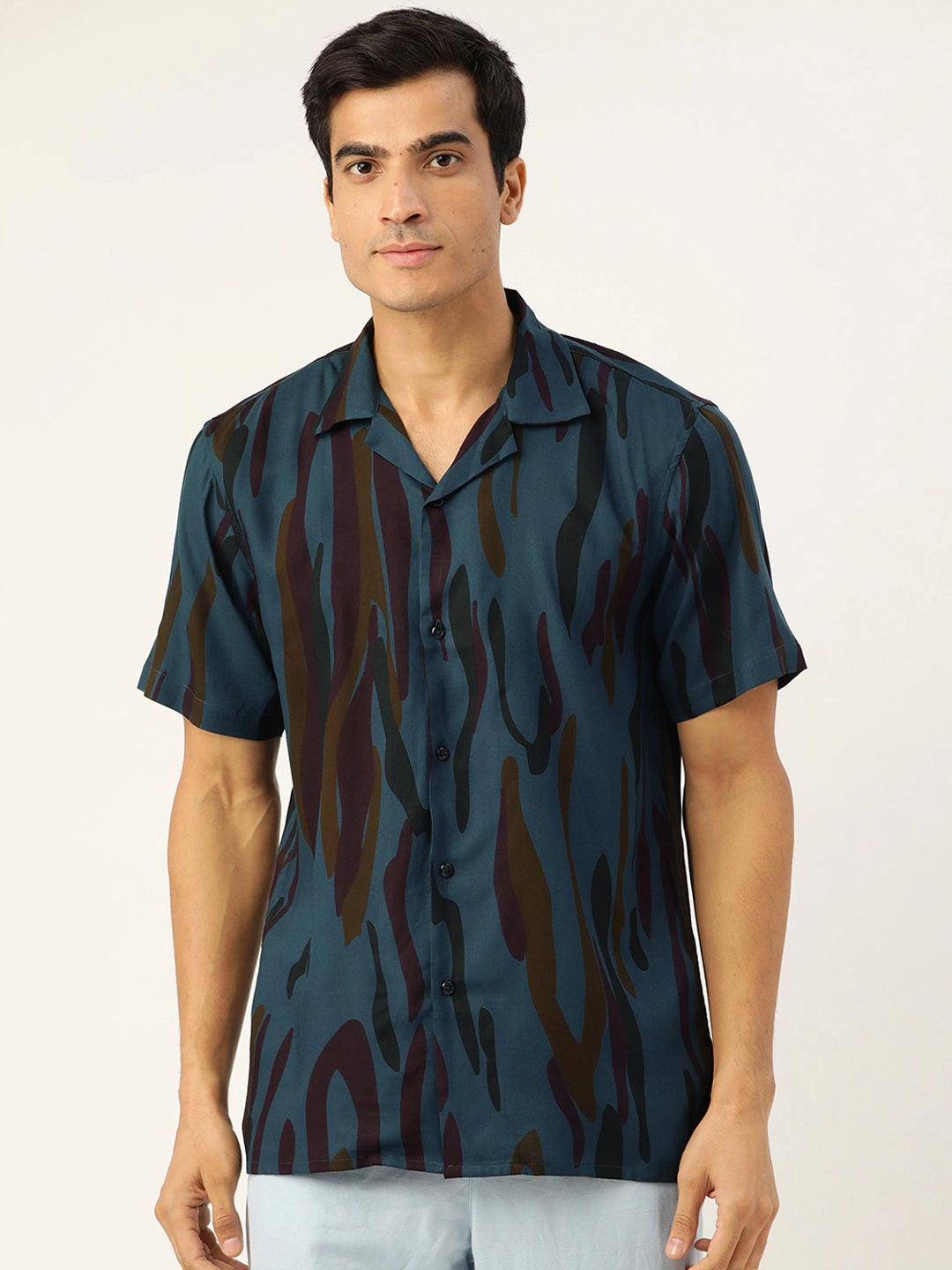 Men Tblue & Black Prints Viscose Rayon Relaxed Fit Casual Resort Shirt